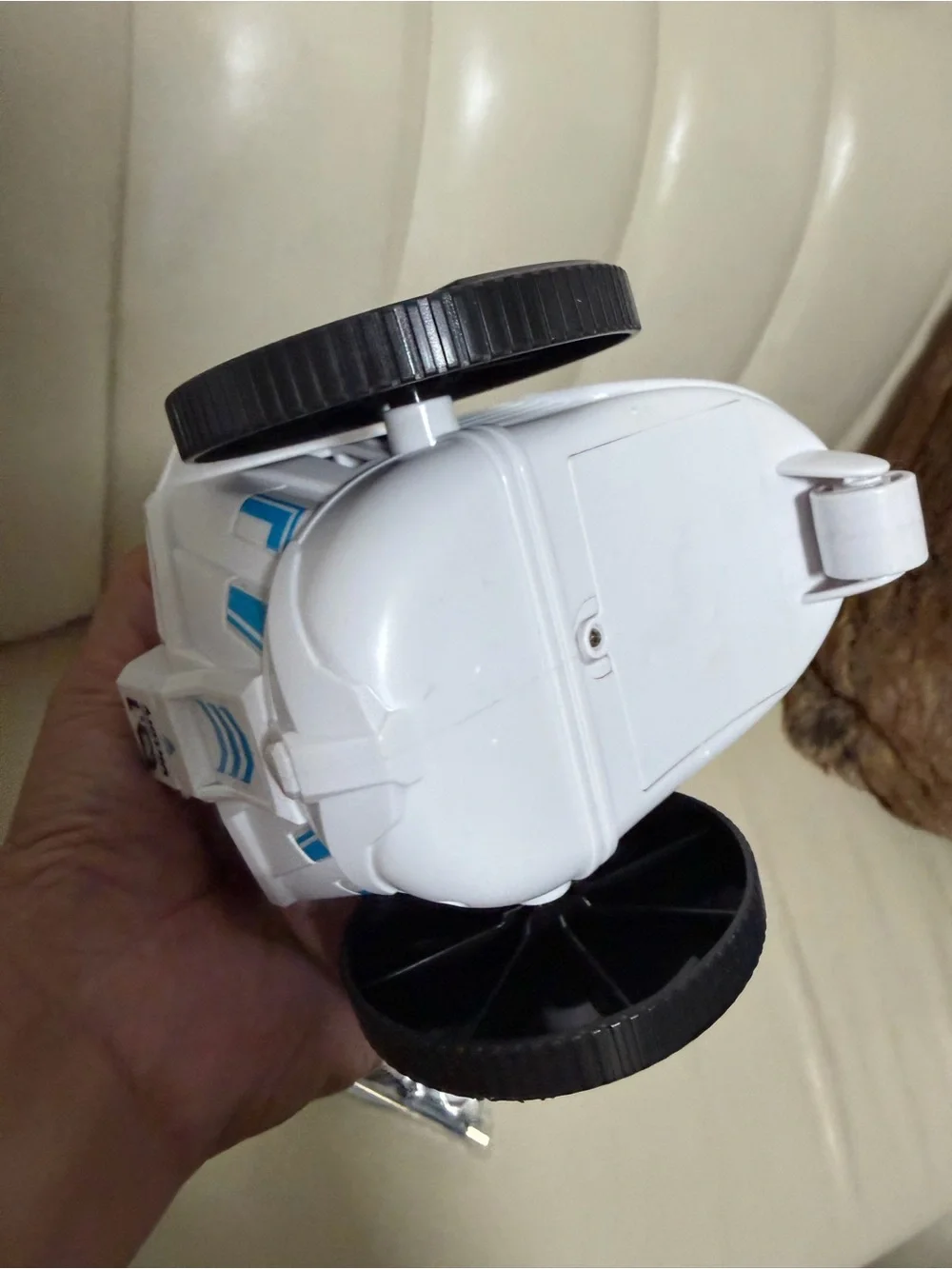 Victory robot with wrist Controller